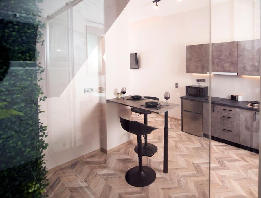 Joy's Modern-chic home