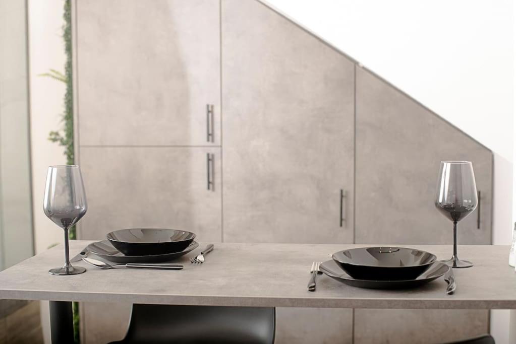 Joy's Modern-chic home