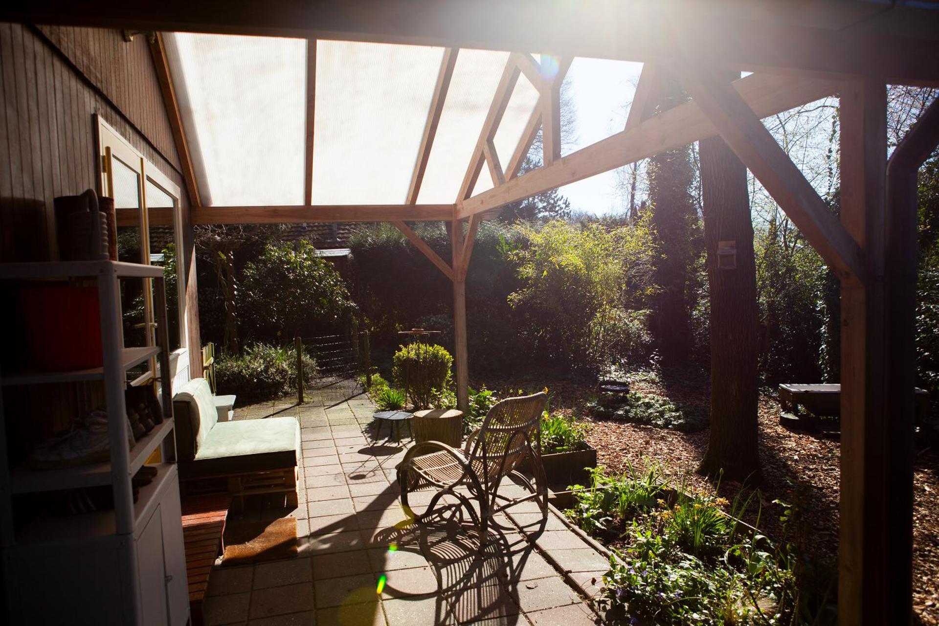 Knus boshuisje onder de eiken