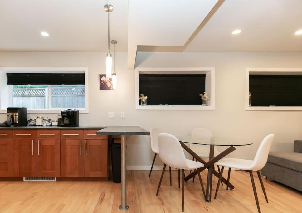 Lovely 1 Bedroom Suite Near Town