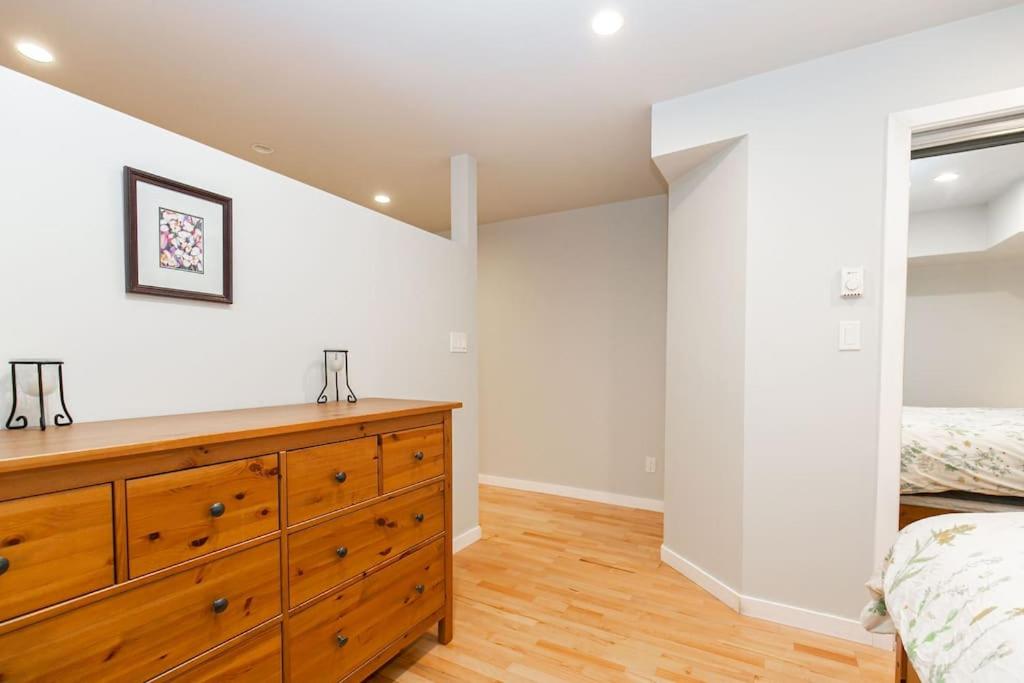 Lovely 1 Bedroom Suite Near Town