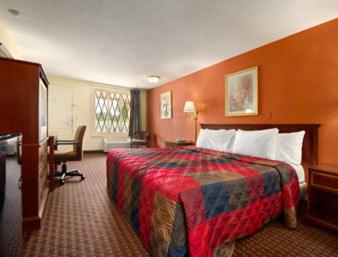 Knights Inn - Tucker