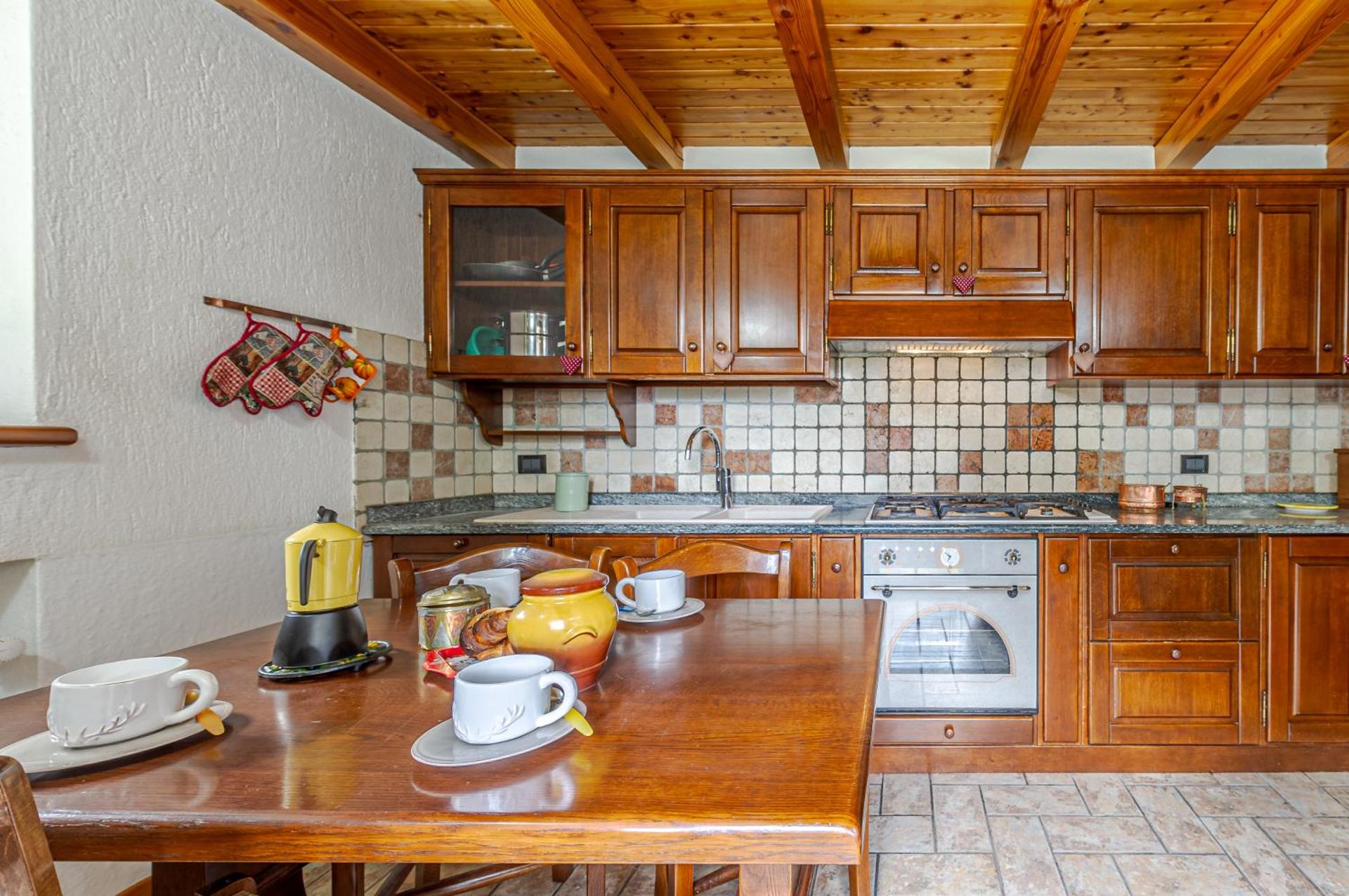 CASA BEATRICE - Wifi, Parcheggio e Vista Montagna - COUR 0231