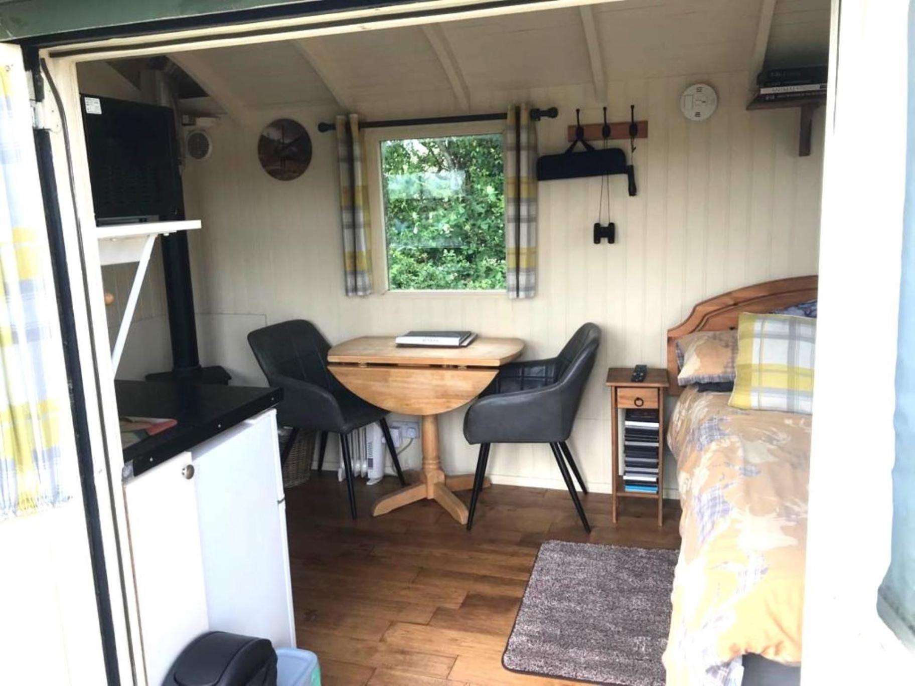 Idyllic Shepherds Hut glorious views to South Downs 'Perch'