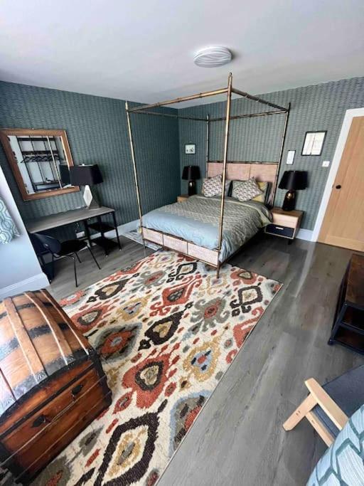 Spacious Semi-detached Southsea House, Free Parking On Drive