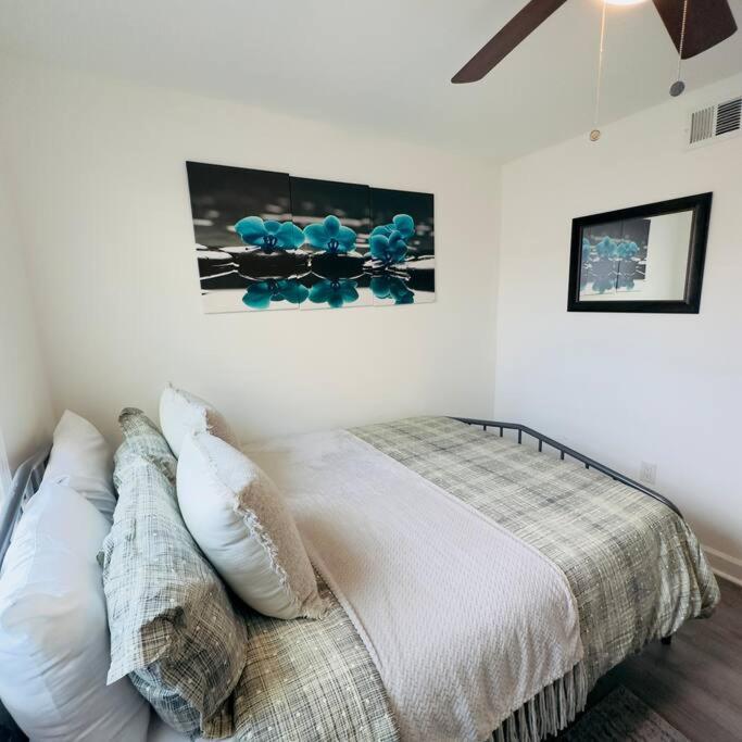 Walk to Superdome - 5 min to Canal St - 8min to French Quarter