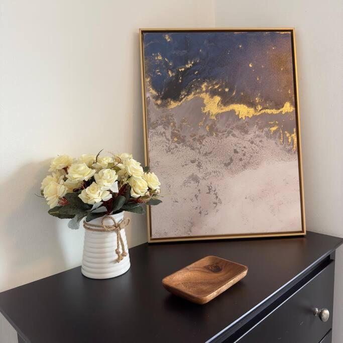 Walk to Superdome - 5 min to Canal St - 8min to French Quarter