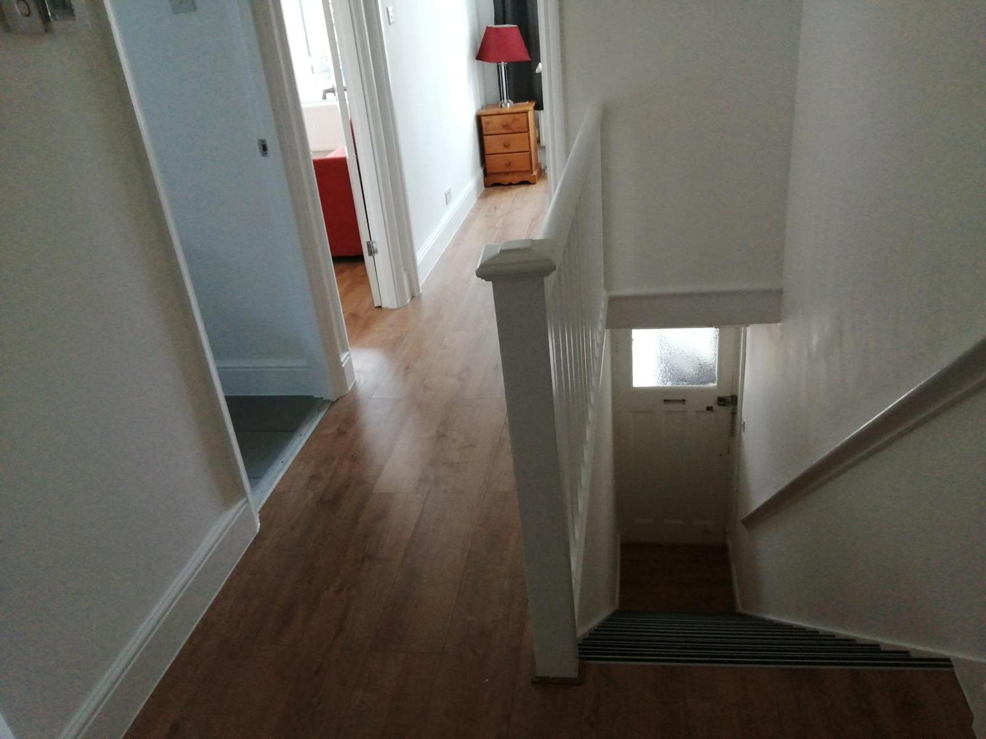 Lovely 3 Bedrooms Flat Near Romford Station With Free Parking