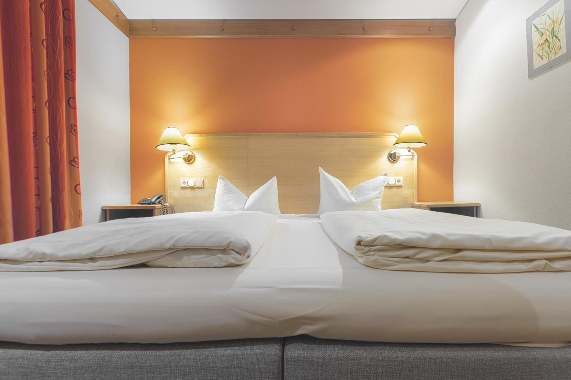 Standard Twin Room with Balcony or Terrace