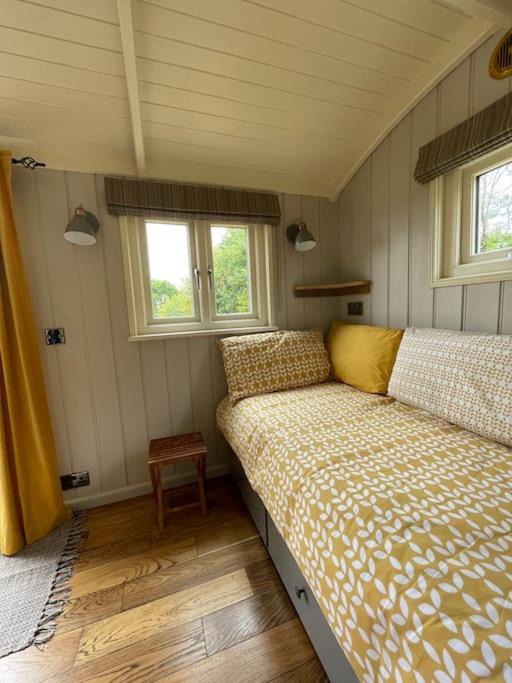 The Old Post Office - Luxurious Shepherds Hut 'Far From the Madding Crowd' based in rural Dorset.