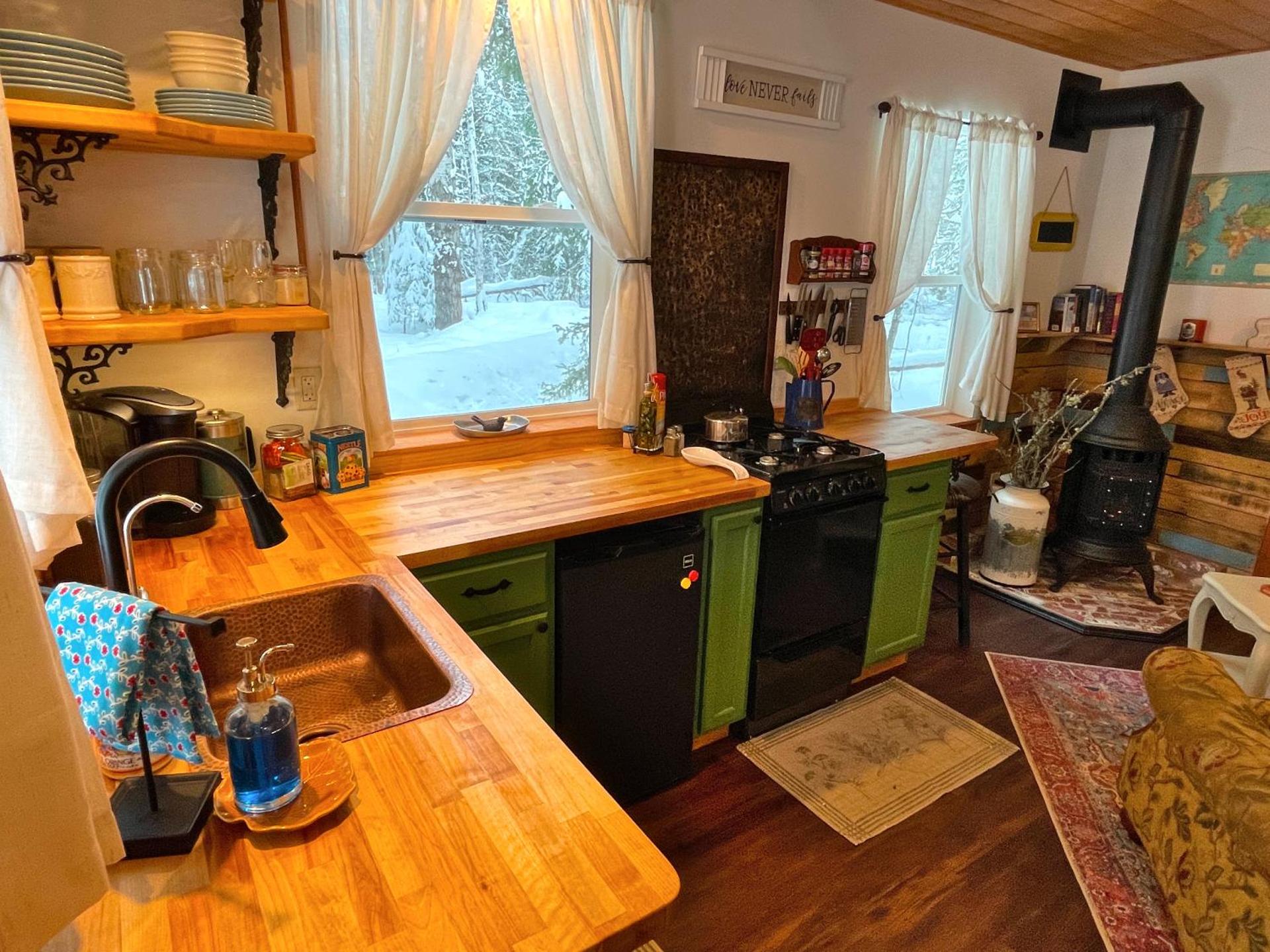 Kitchen or kitchenette