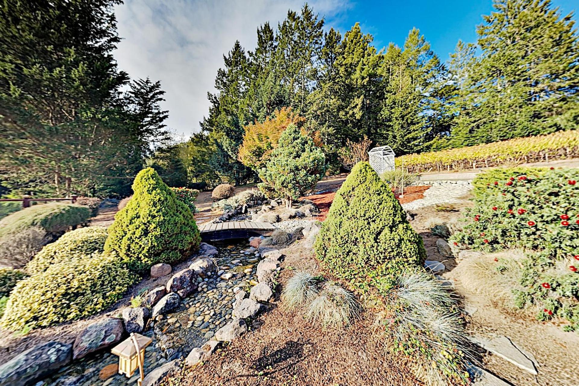 2BR Mountain-View Cottage with Hot Tub, Deck