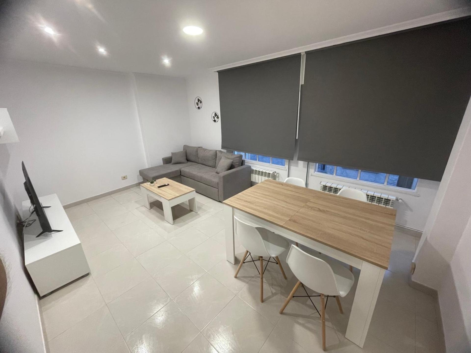 Apartamentos Demar Luis Casais