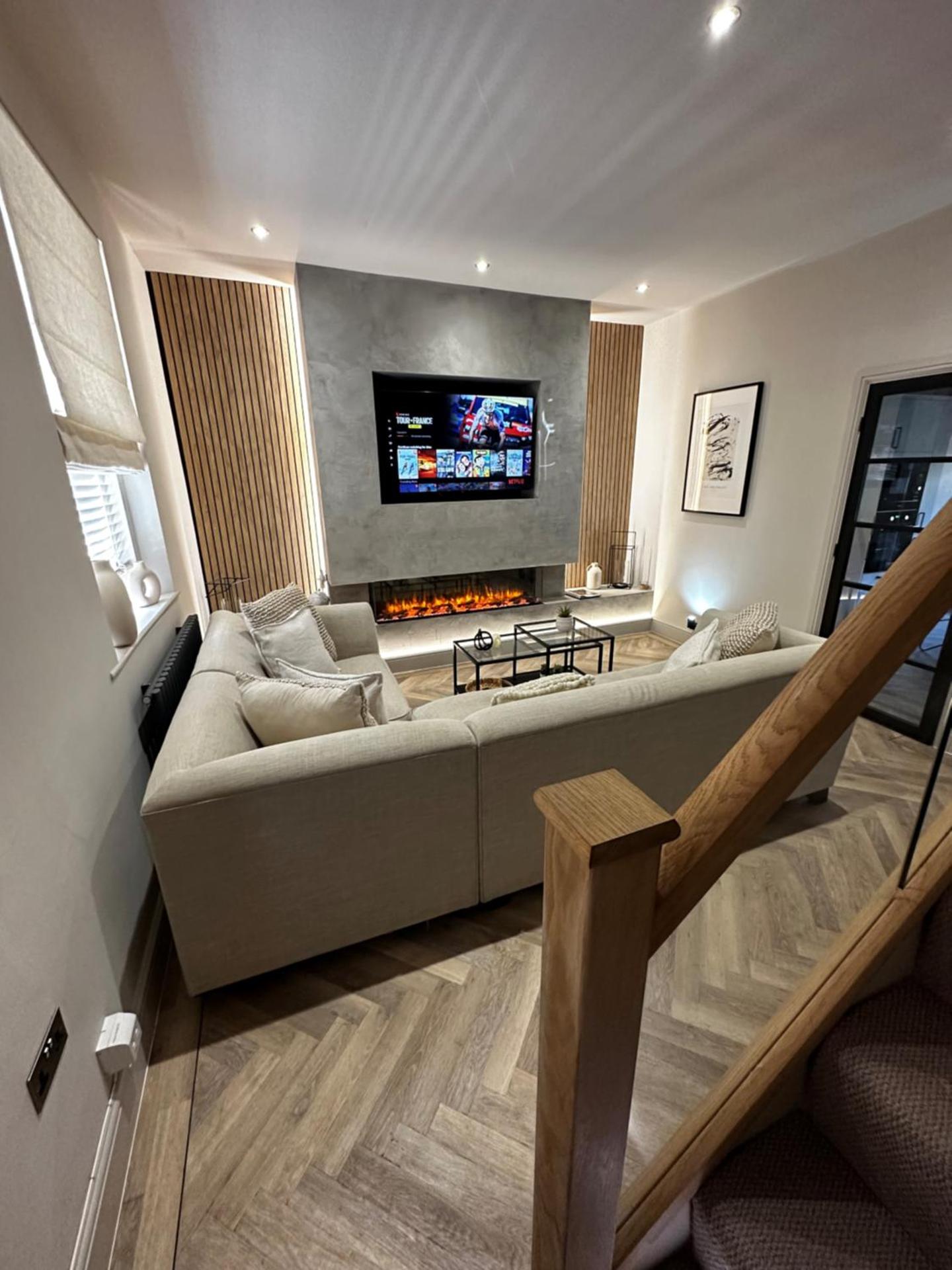 Stunning Town Center Cottage with hot tub