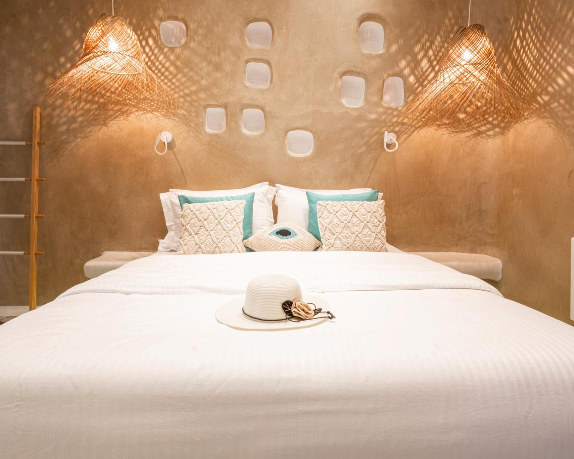 AMMOS at AmazeU Suites Naxos