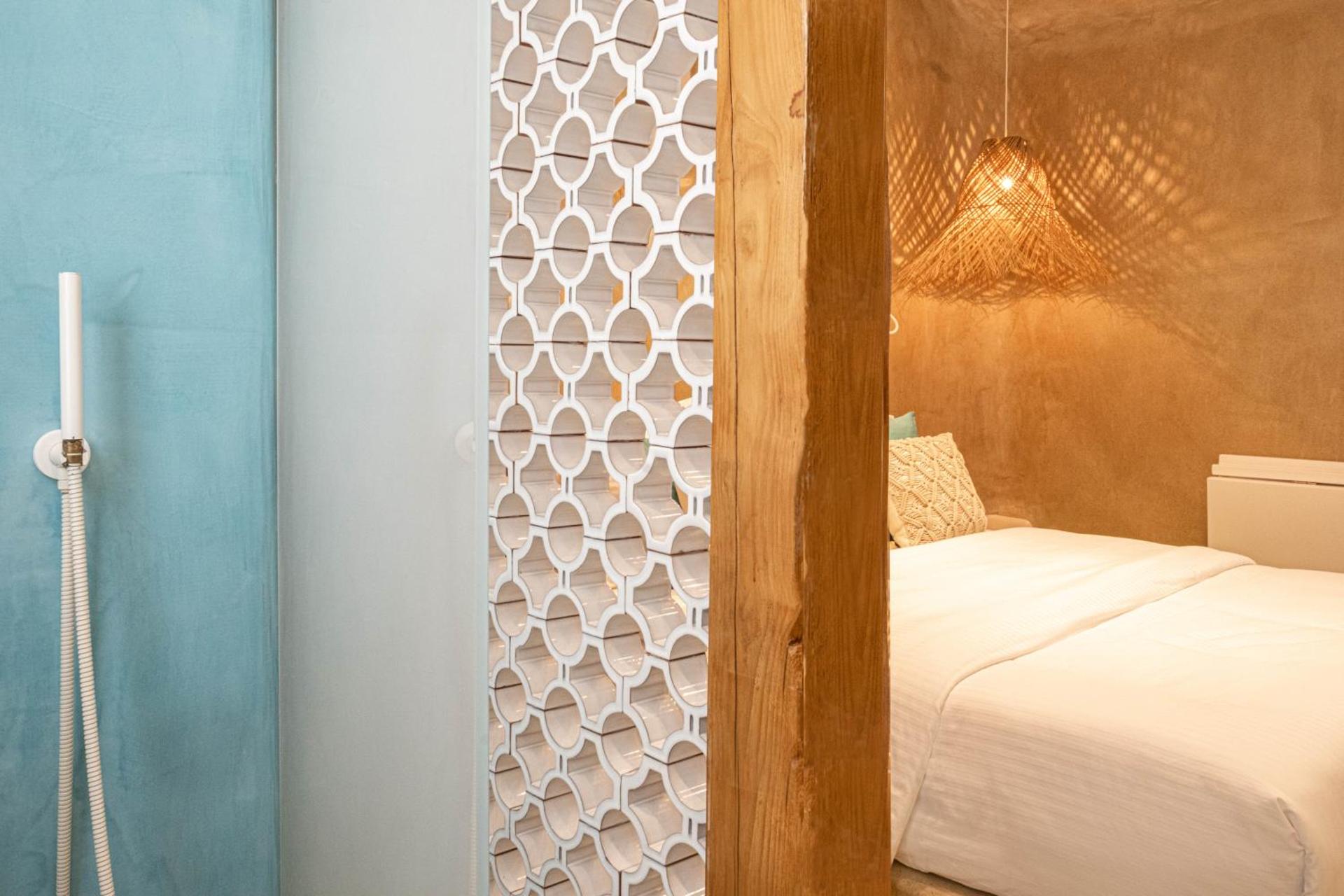 AMMOS at AmazeU Suites Naxos