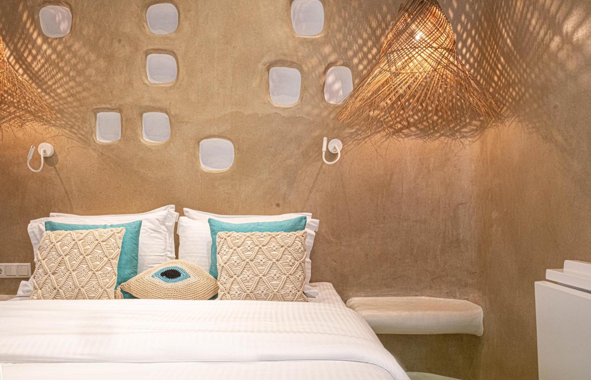 AMMOS at AmazeU Suites Naxos