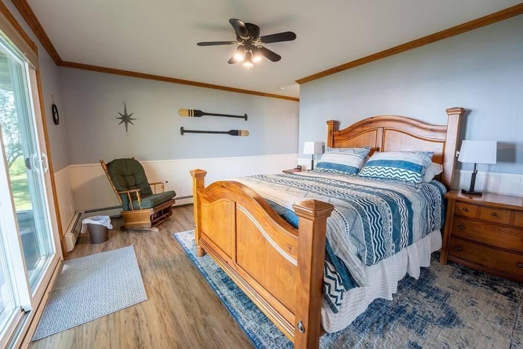 Beautiful home on Lake Michigan, near Escanaba