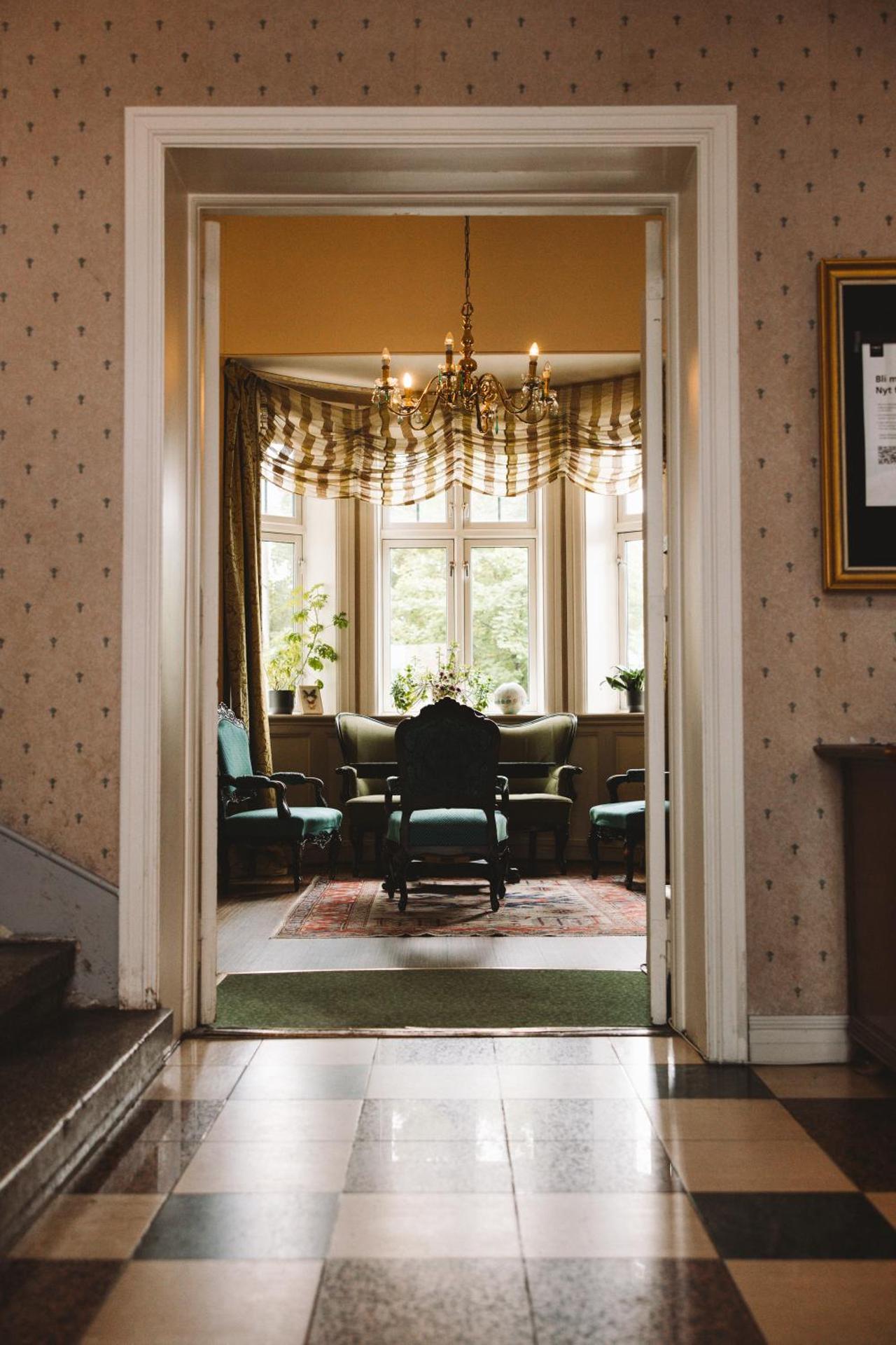 Communal lounge/ TV room