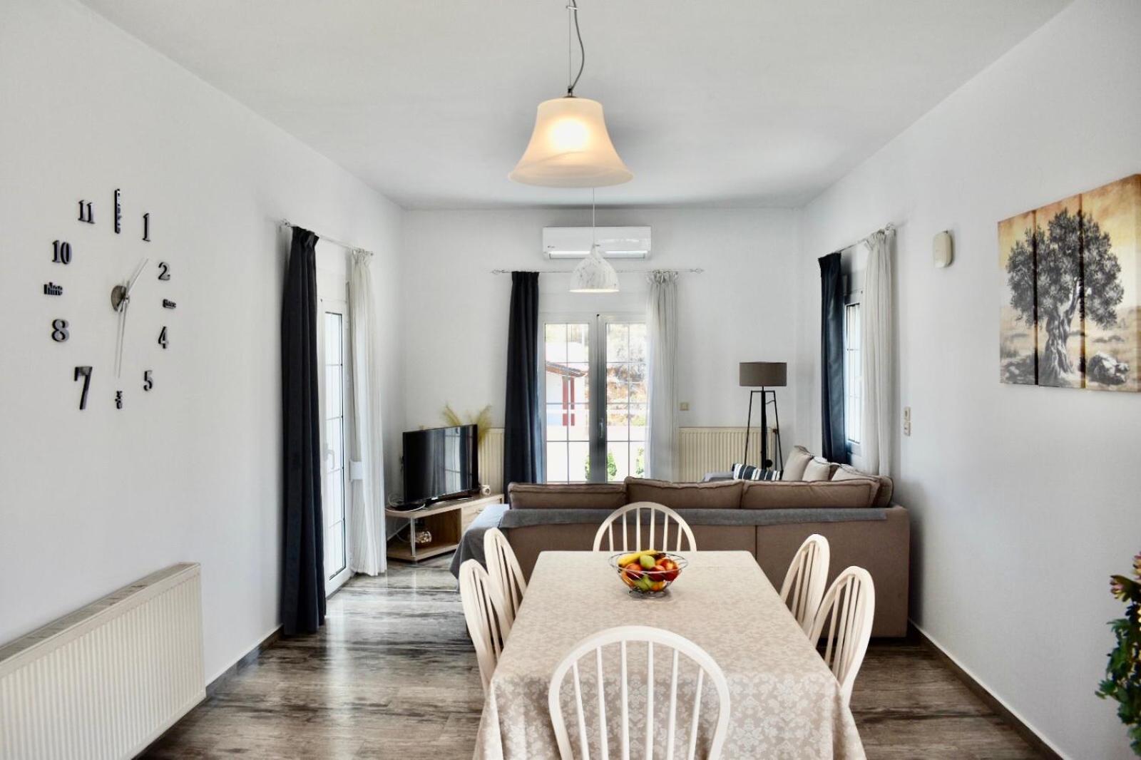 Cozy Renovated Apartment "Filoxenia"