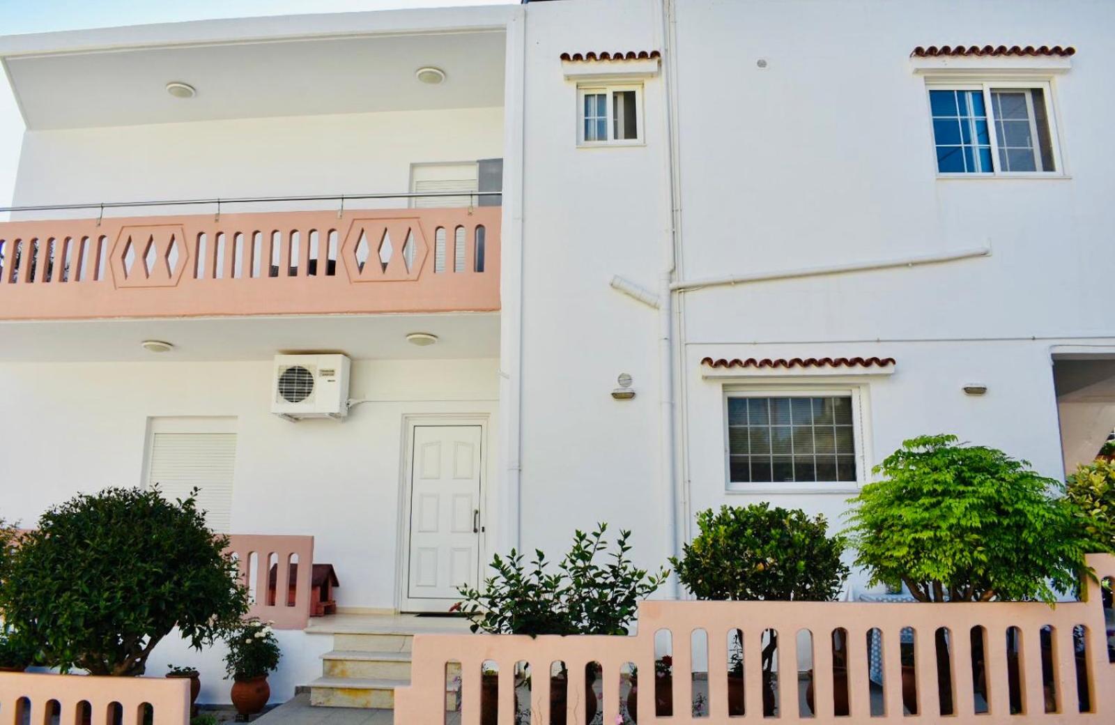 Cozy Renovated Apartment "Filoxenia"