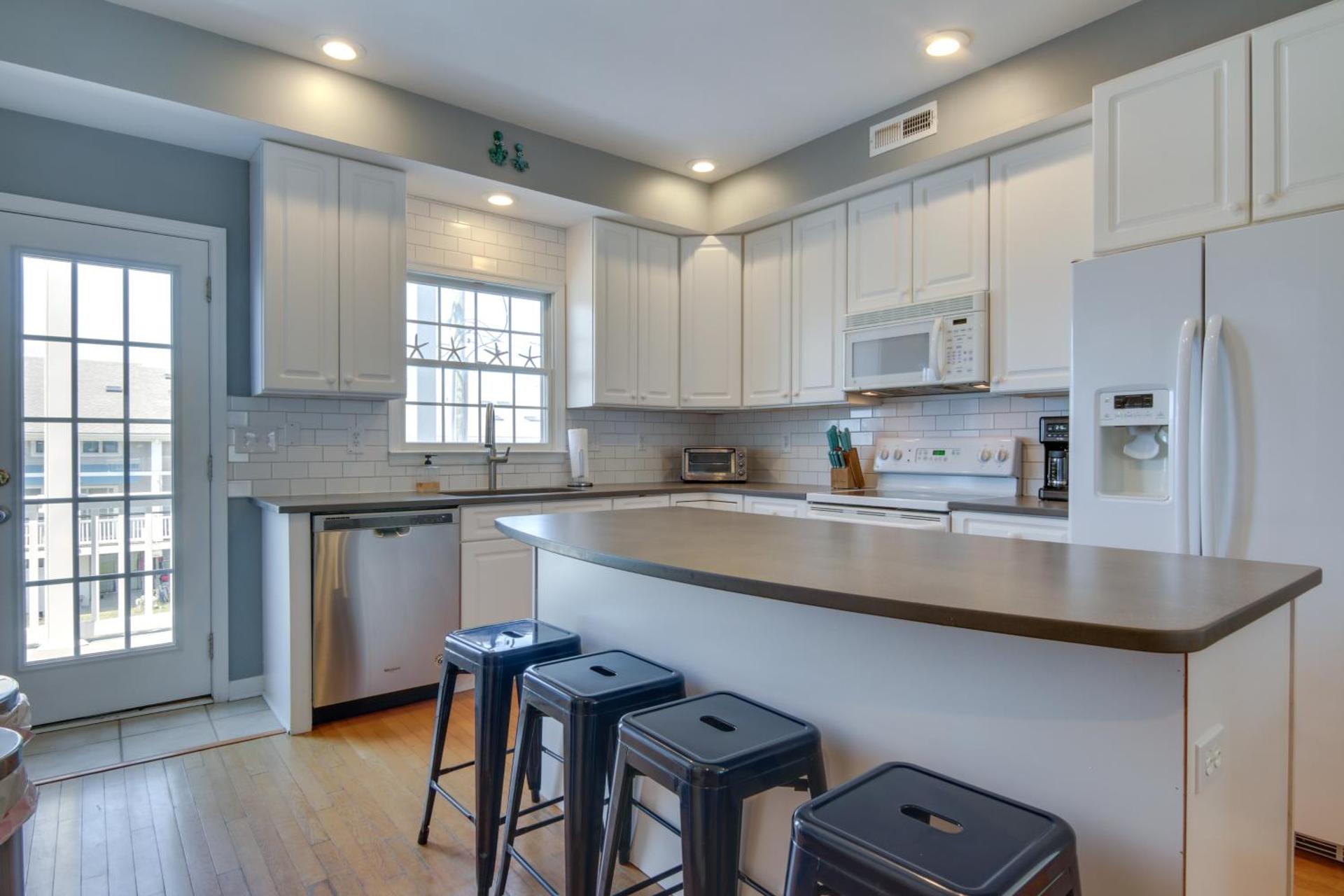 Ocean Block retreat with 5 Balconies in Bethany Beach