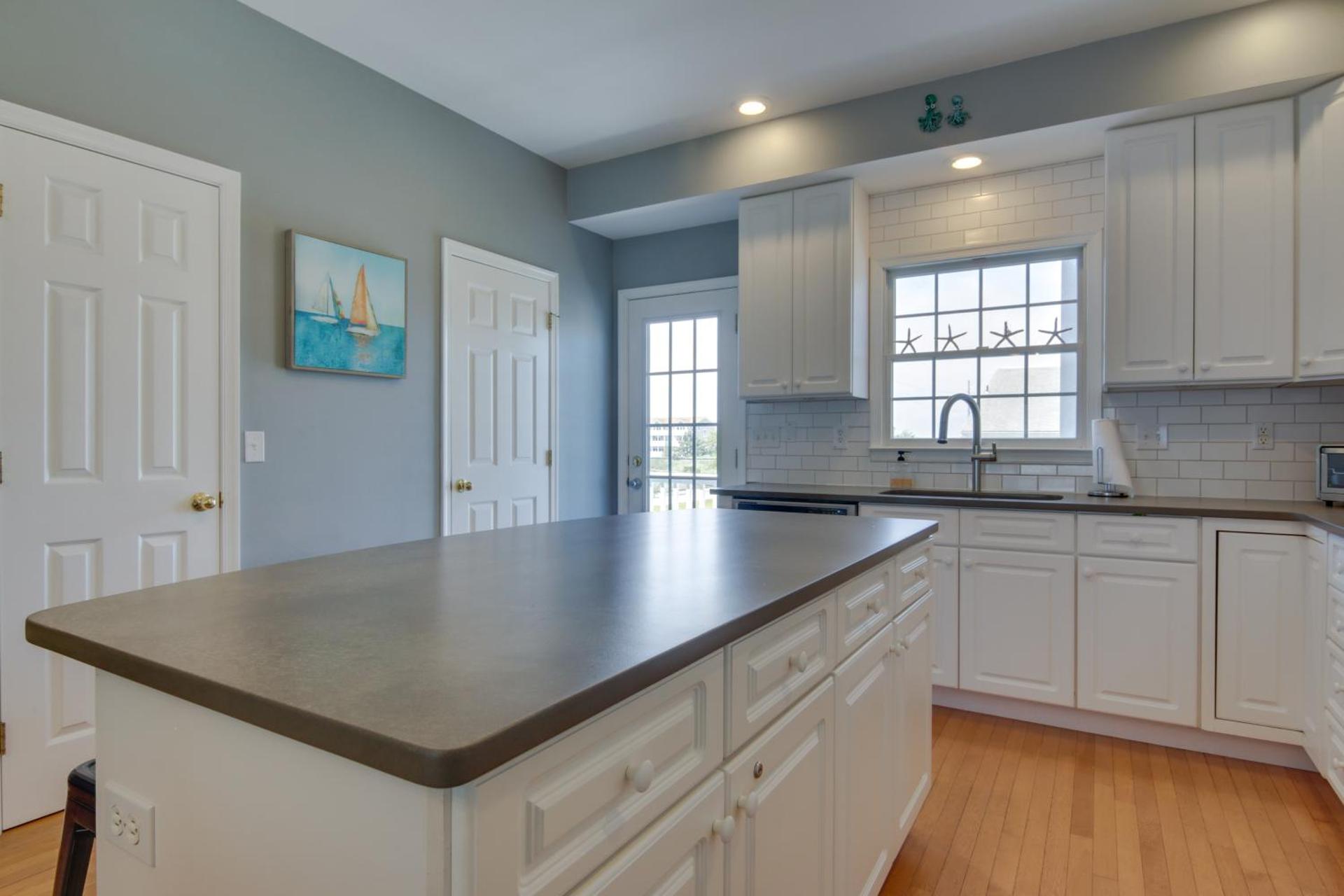 Ocean Block retreat with 5 Balconies in Bethany Beach