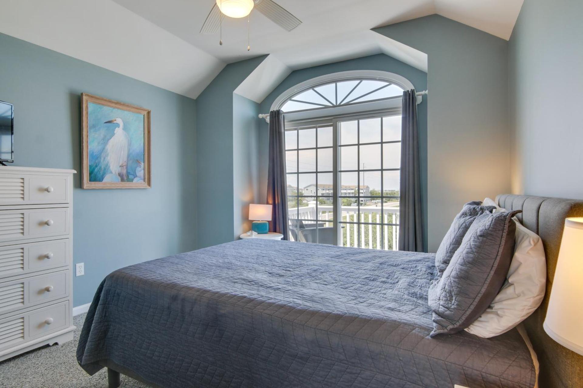 Ocean Block retreat with 5 Balconies in Bethany Beach