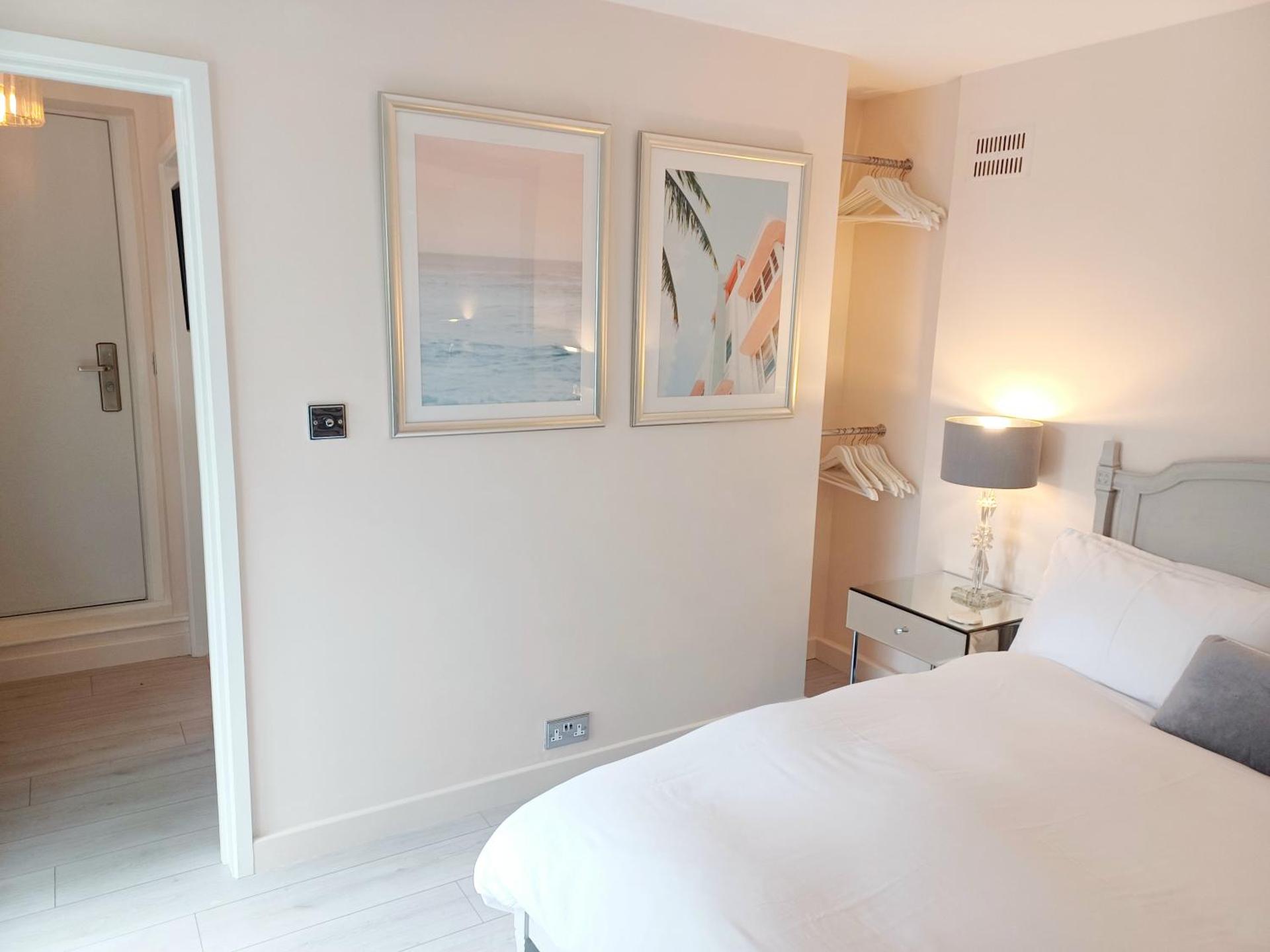 The Little Limes - Ensuite Double Room Own Entrance in Art Deco House