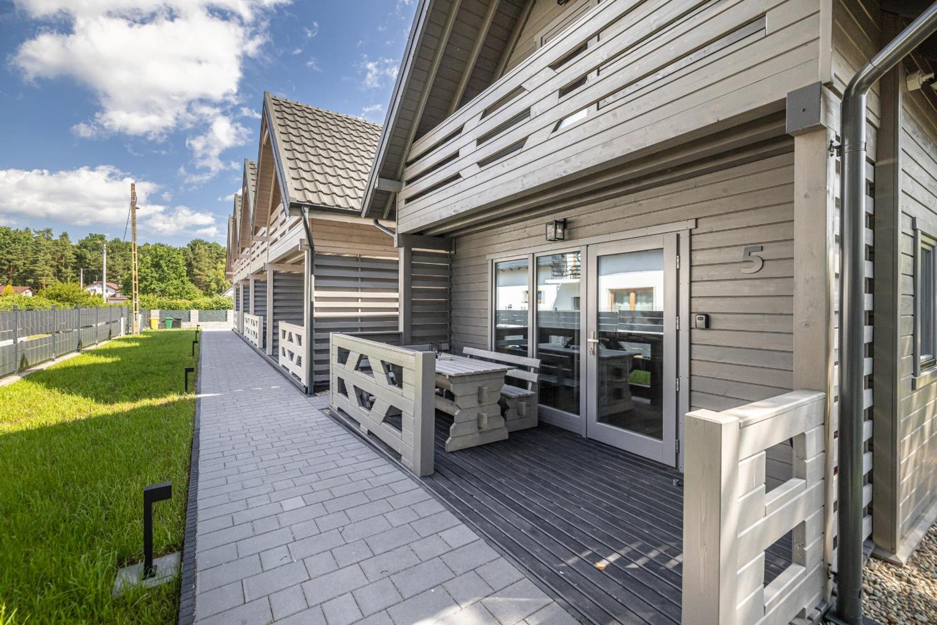 Natura Jantar - Całoroczne domy drewniane, rowery, hulajnogi, e-foil, balie z hydromasażem, sprzęt do poławiania bursztynu