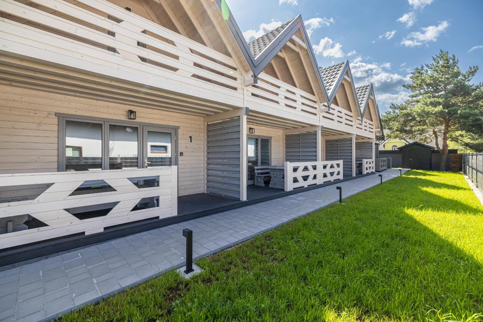 Natura Jantar - Całoroczne domy drewniane, rowery, hulajnogi, e-foil, balie z hydromasażem, sprzęt do poławiania bursztynu