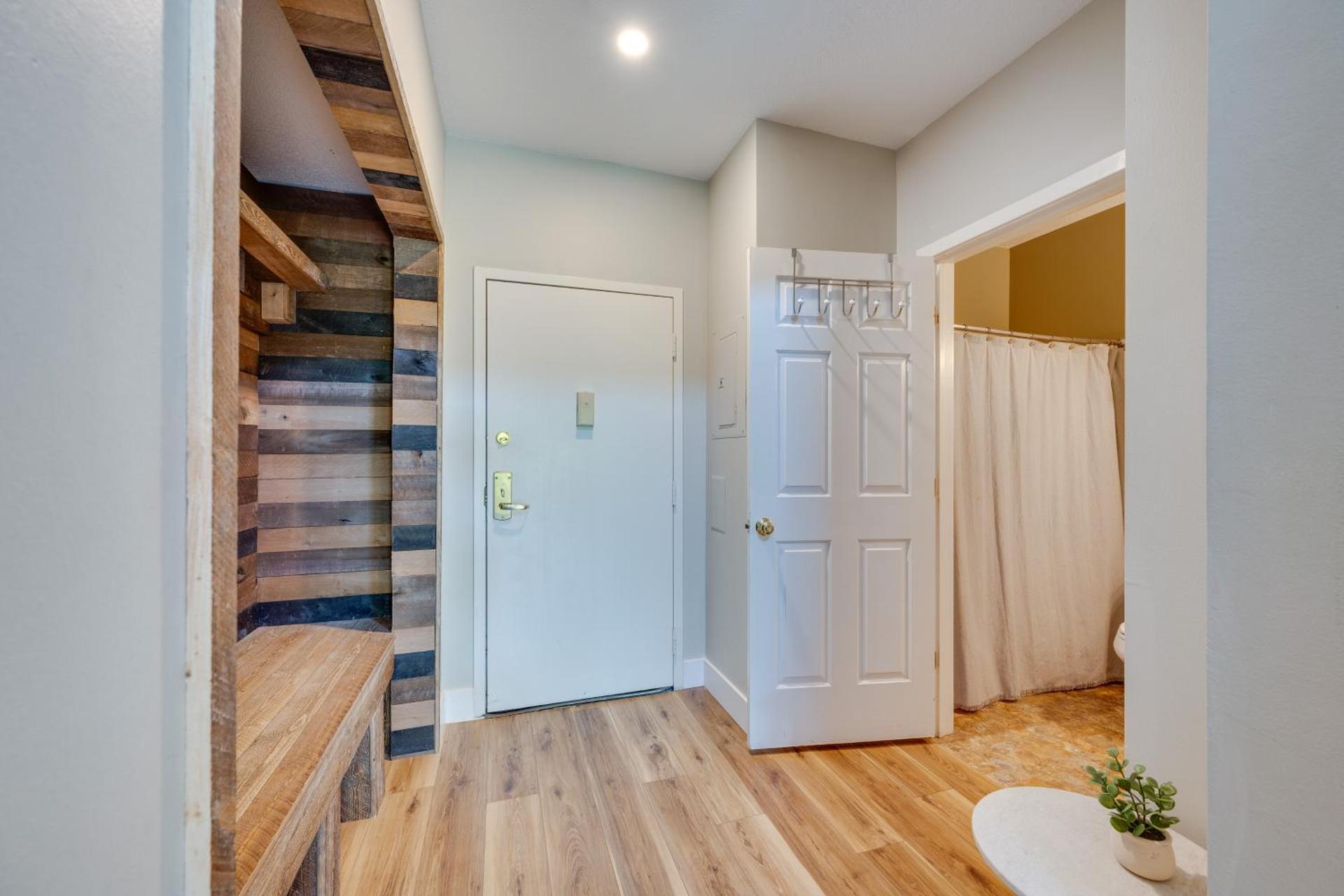 Lincoln Condo with Resort Amenities and Mountain Views