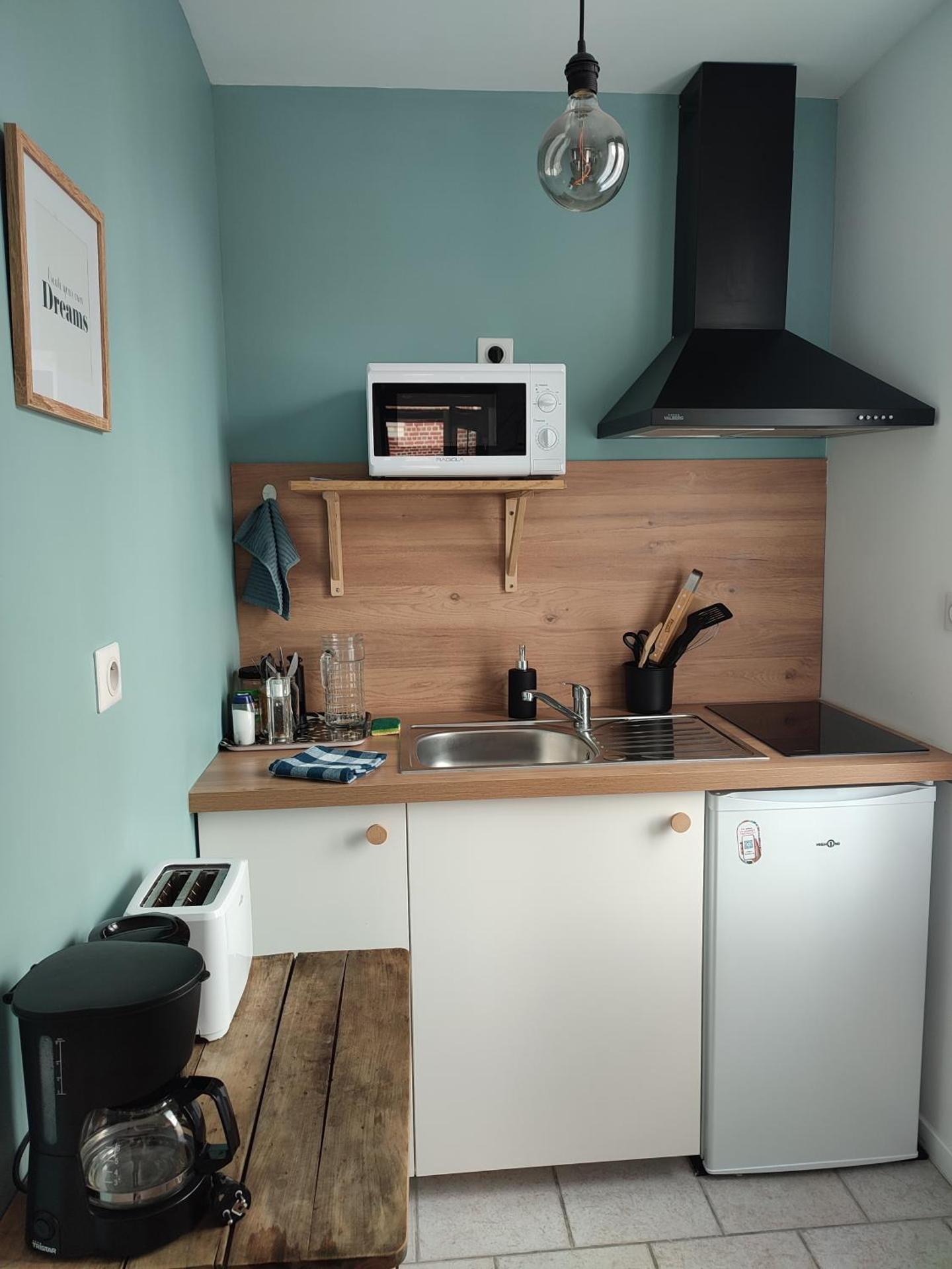 Kitchen or kitchenette