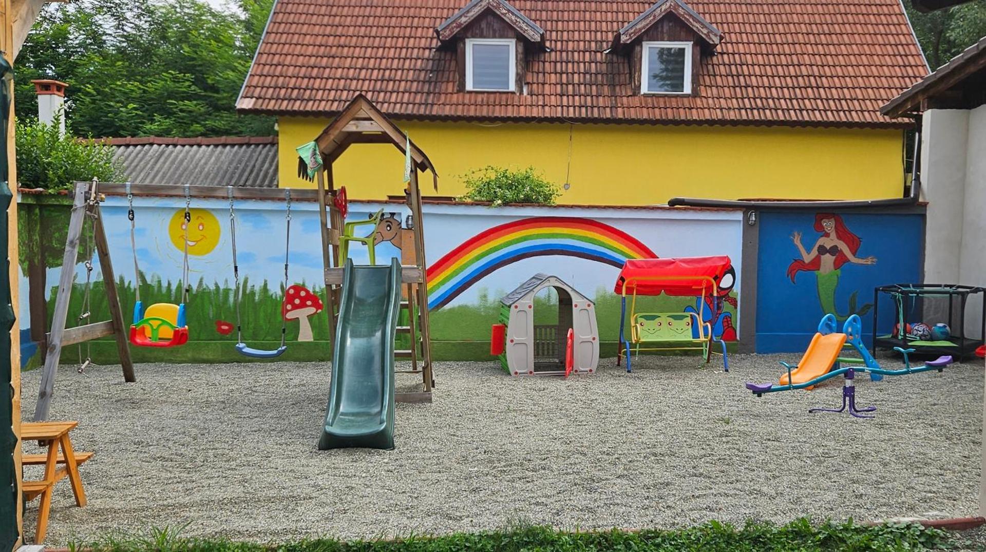 House - Sleeps up to 11 hot tub & free parking