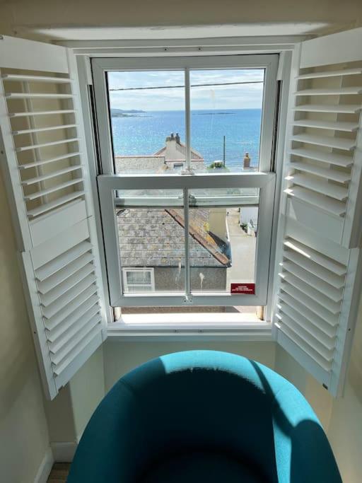 Luxury Modern Suite in Marazion with Parking