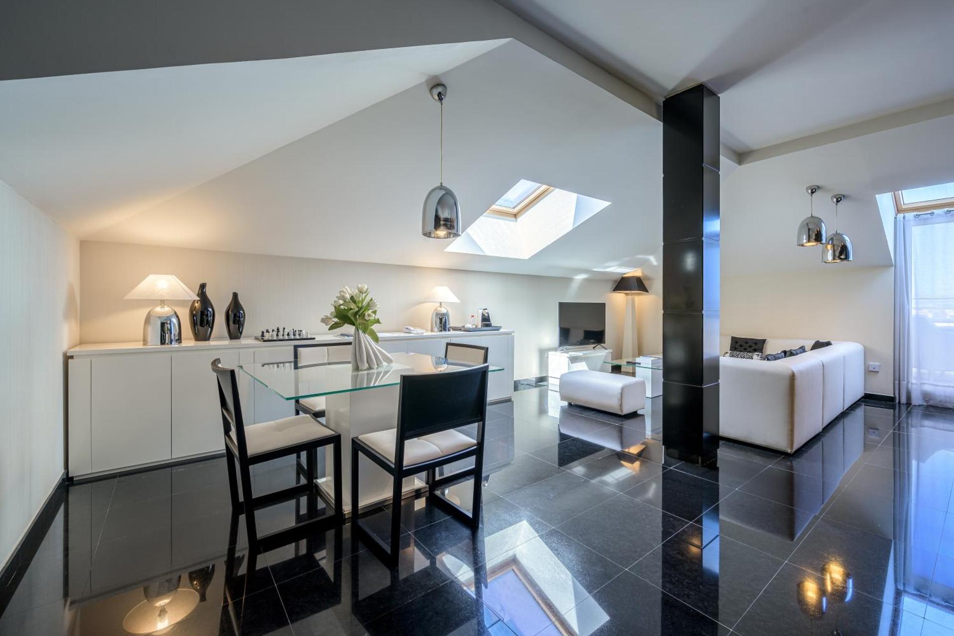 Photo of the whole room