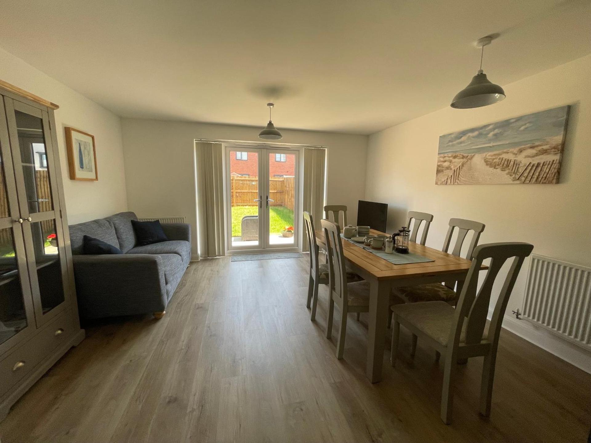 Barry Waterfront Stays - ENTIRE 3 BED PROPERTY