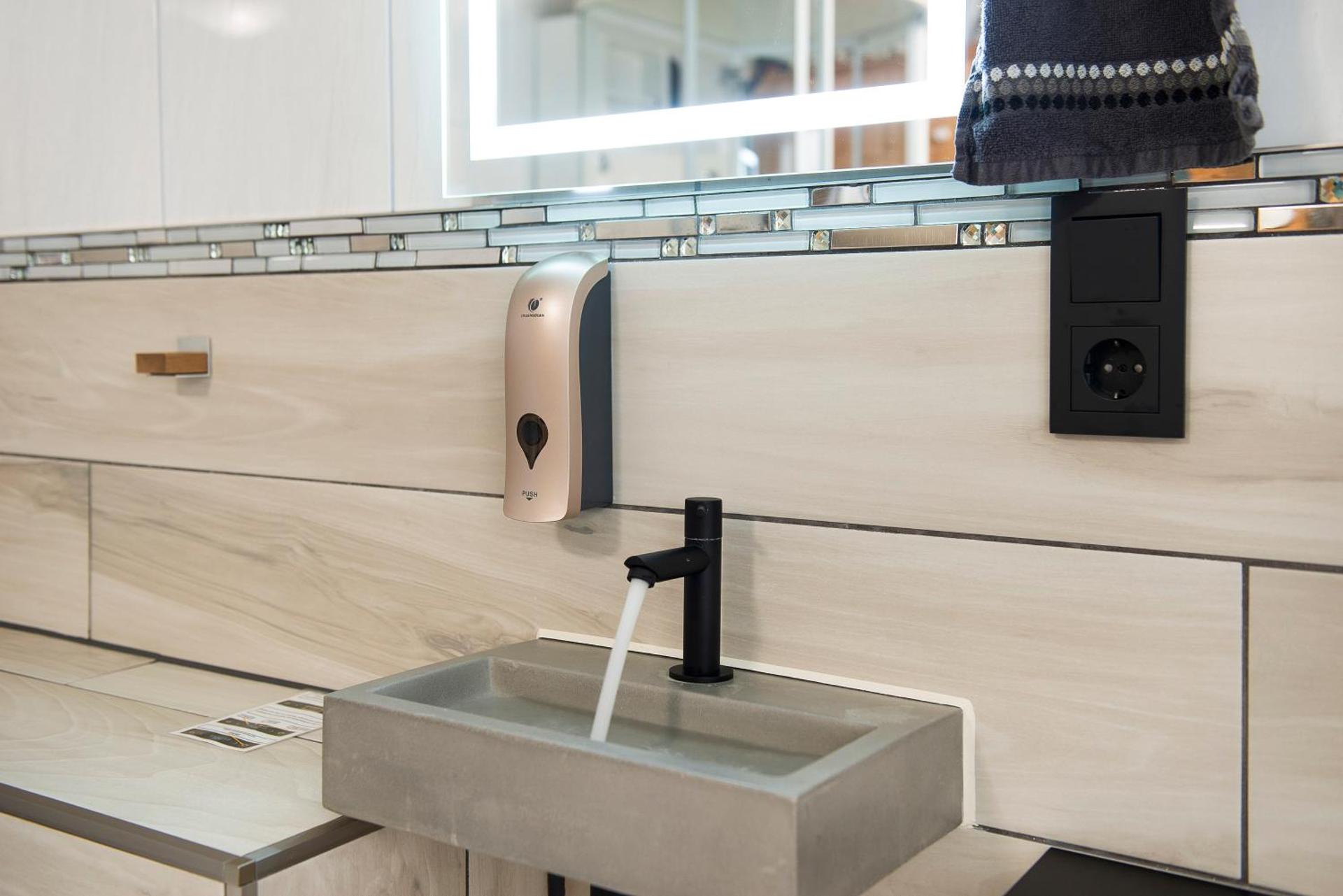 Spawo mit Sauna und Whirpool