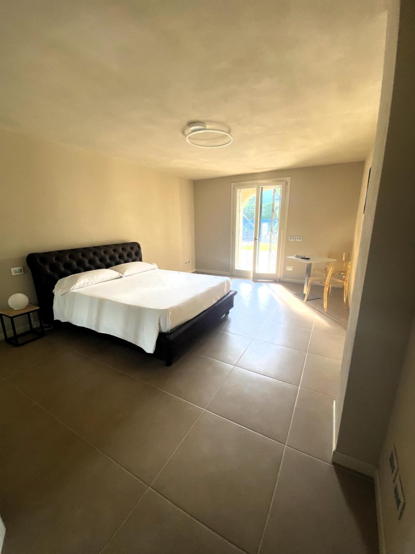 Vela di Soleville camere con e senza vista lago con ristorante & pizzeria