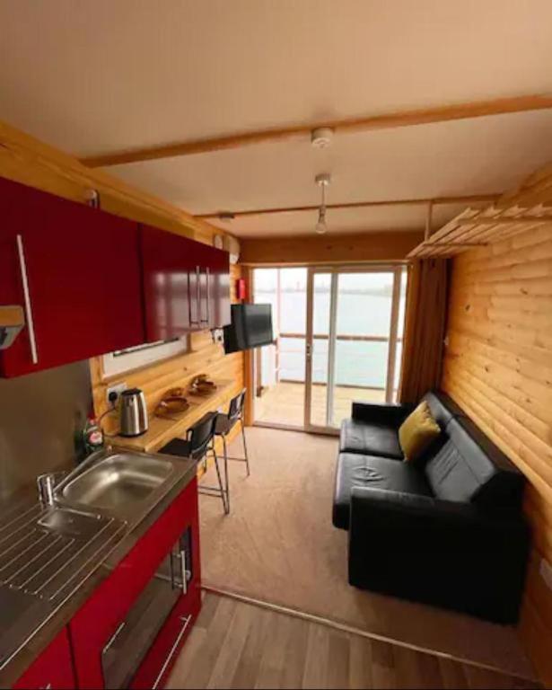 Lake View Lodge Pod
