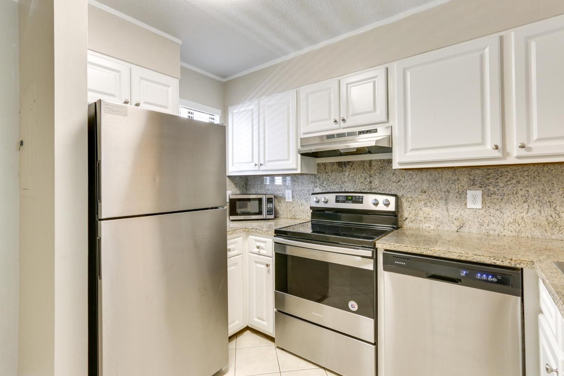 Pools, Beach Access South Carolina Retreat!