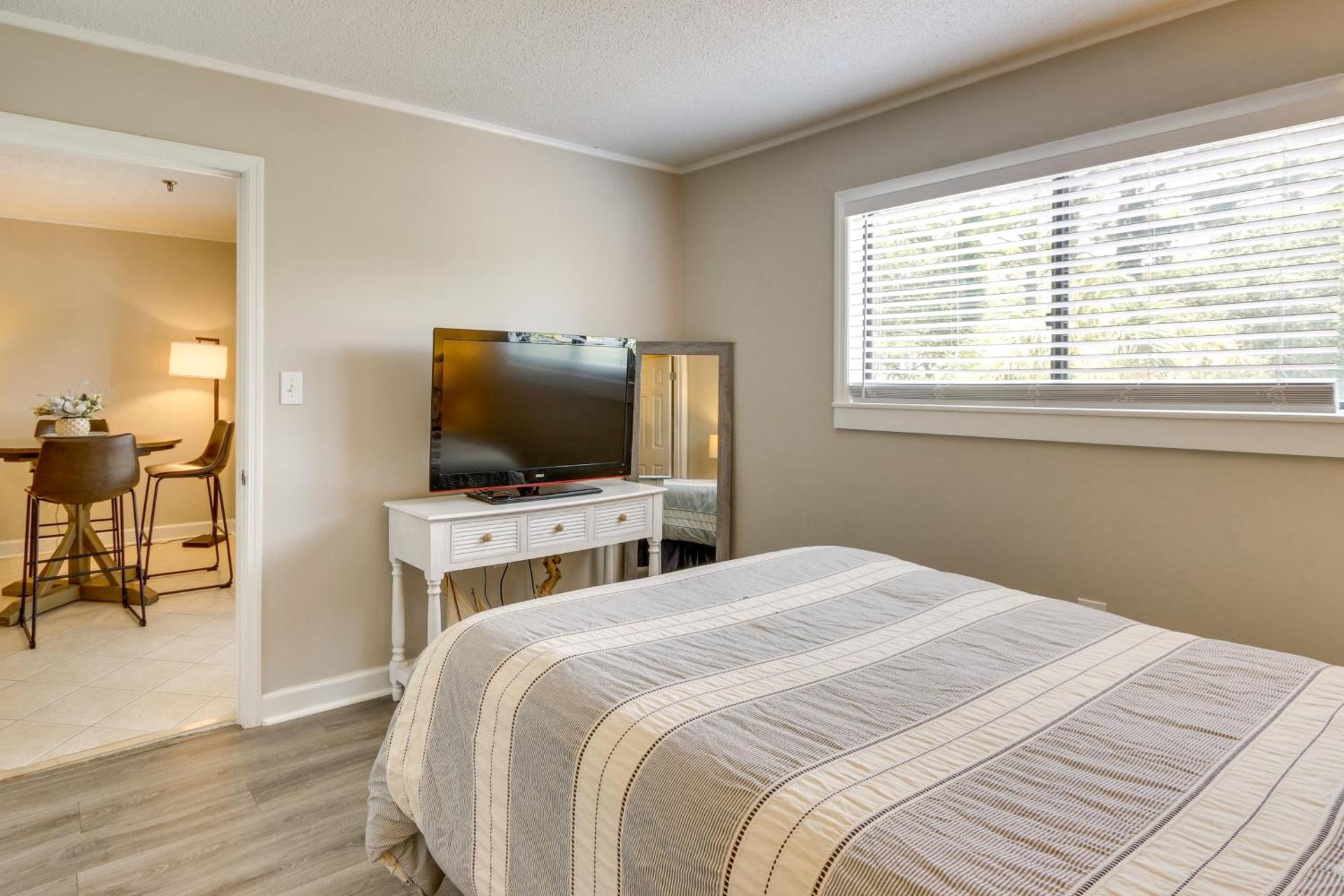 Pools, Beach Access South Carolina Retreat!