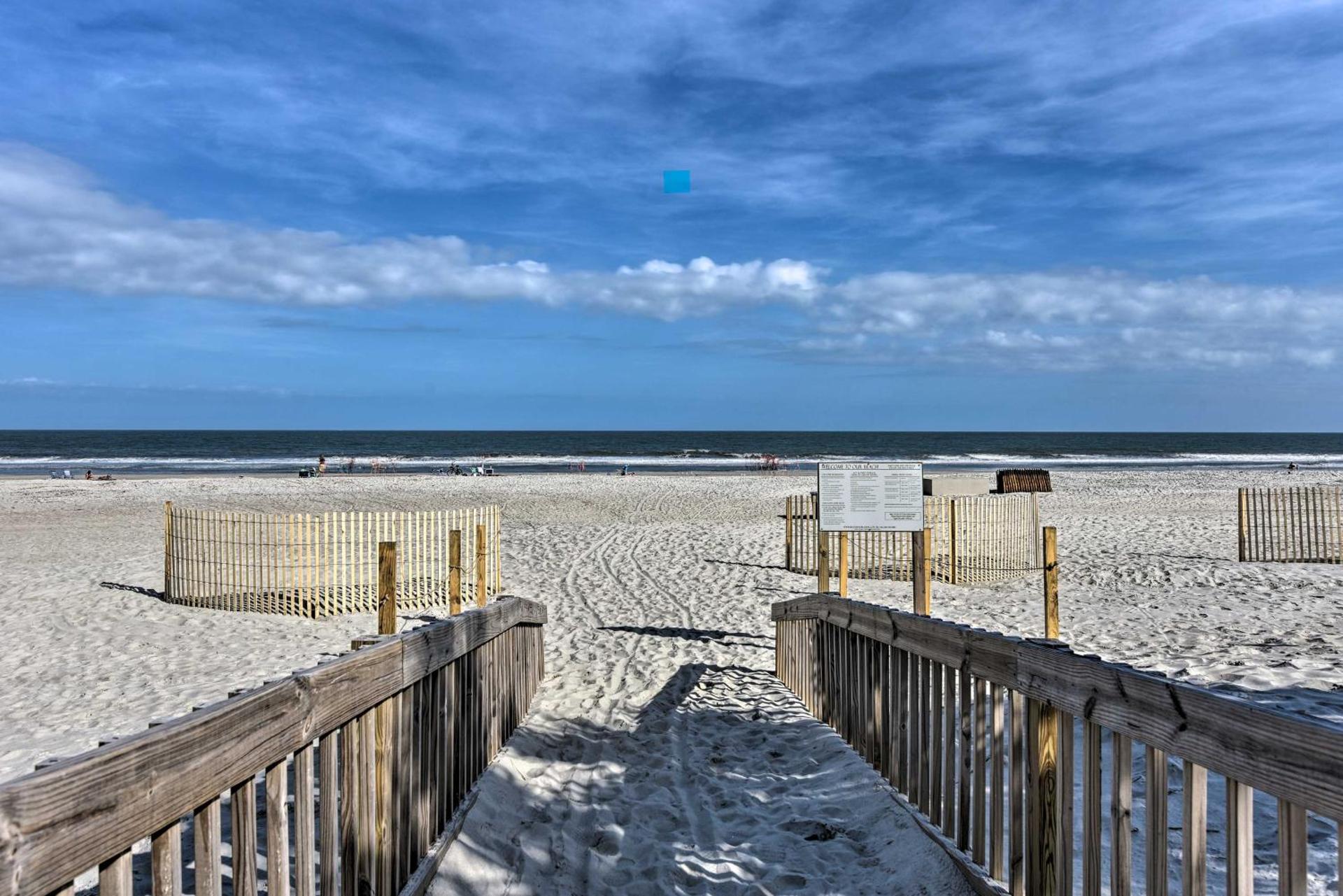 Pools, Beach Access South Carolina Retreat!