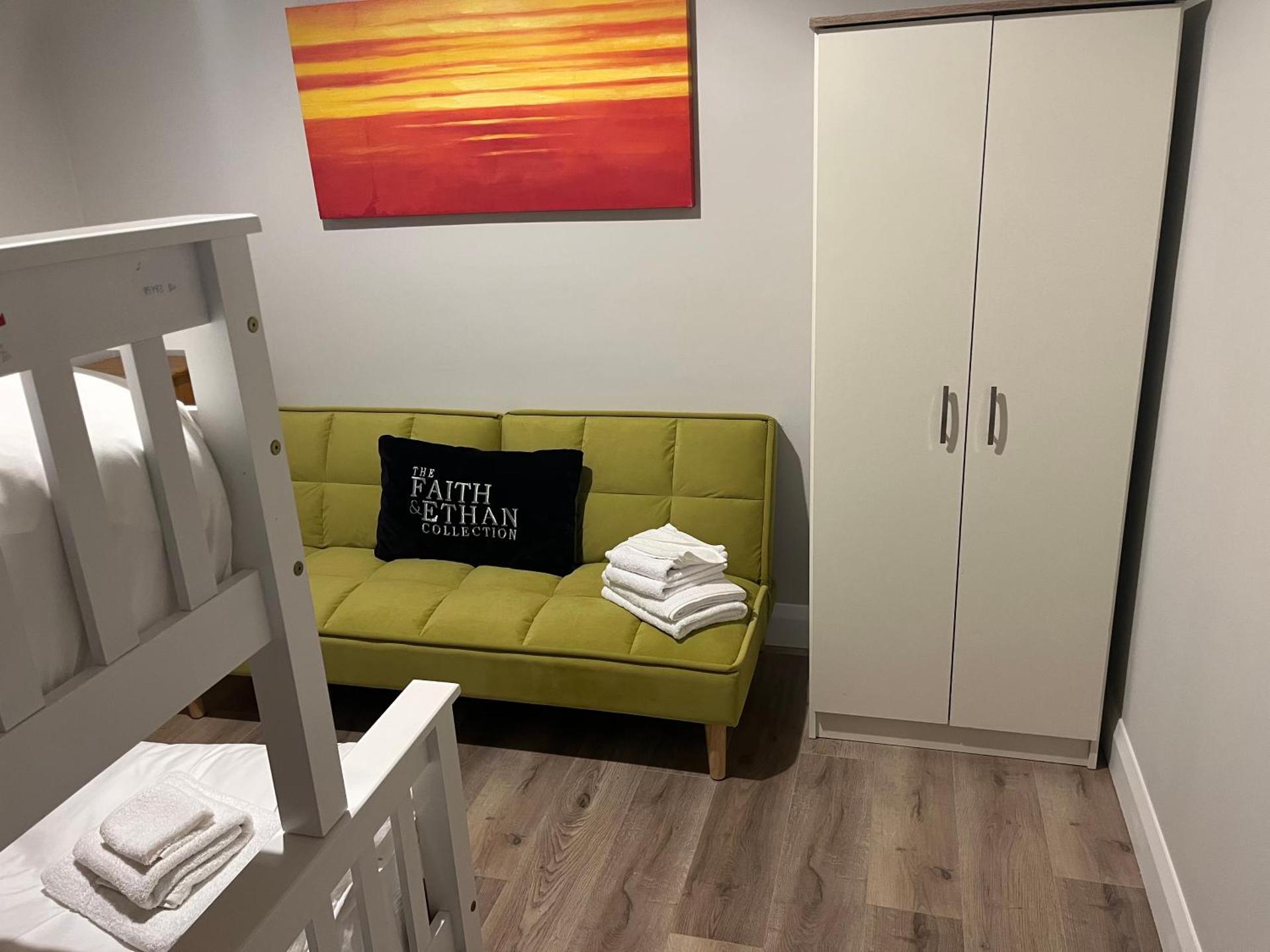 Knockreagh Farm Cottages Mountain or Cedar views