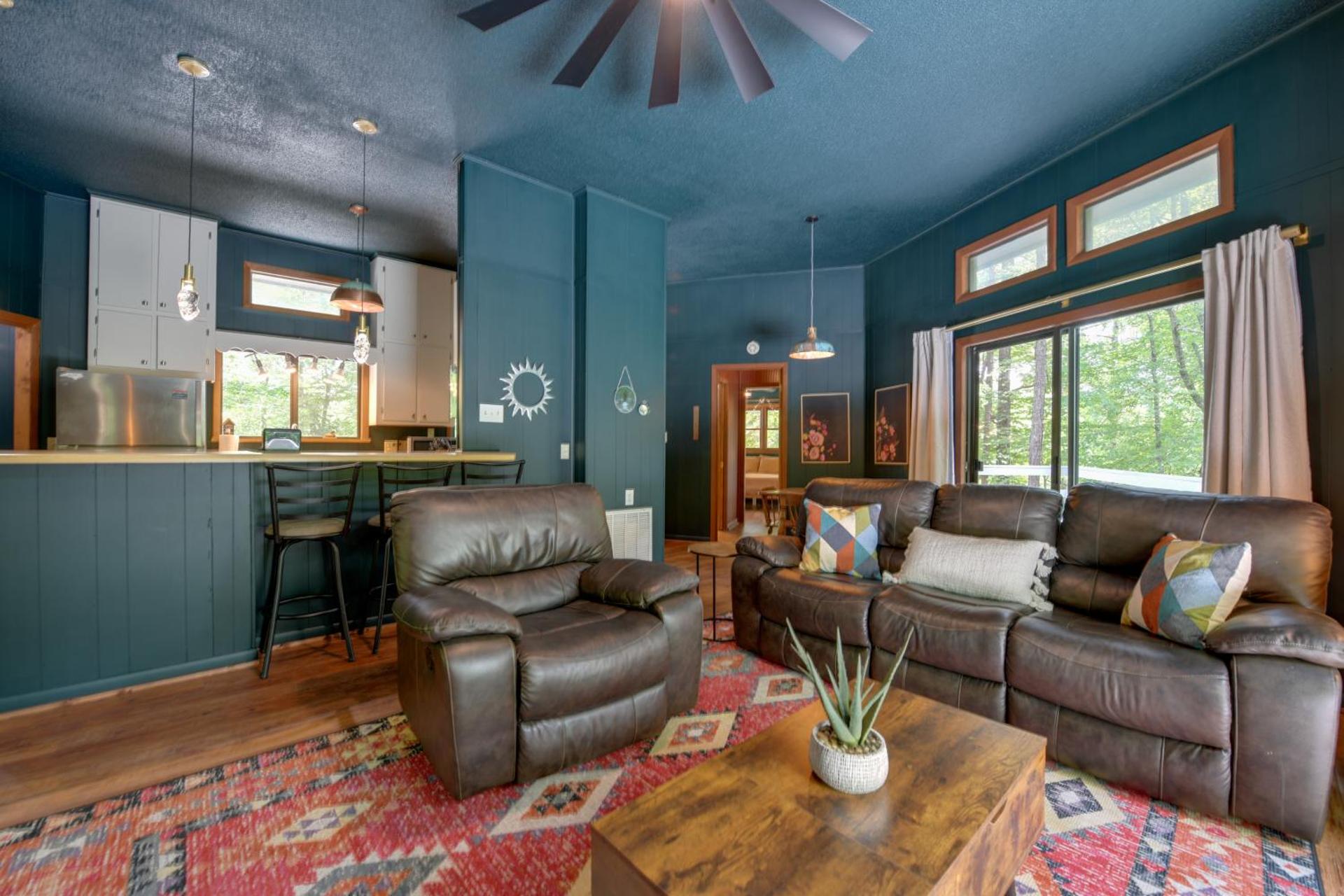 Pet-Friendly Cabin - 1 Mi From Fontana Lake!