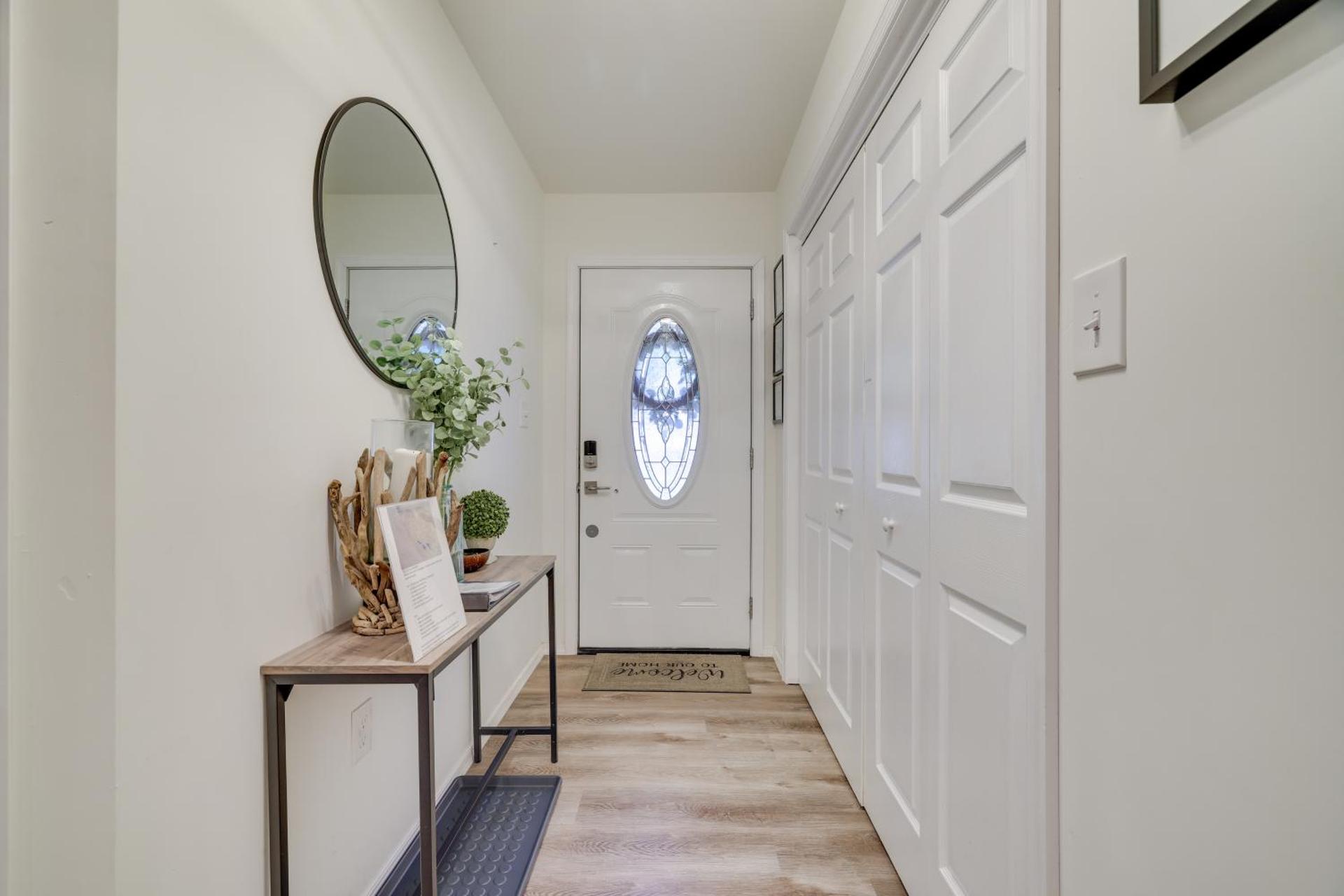 7 Mi to Camelback Mtn Chic Penn Estates Home