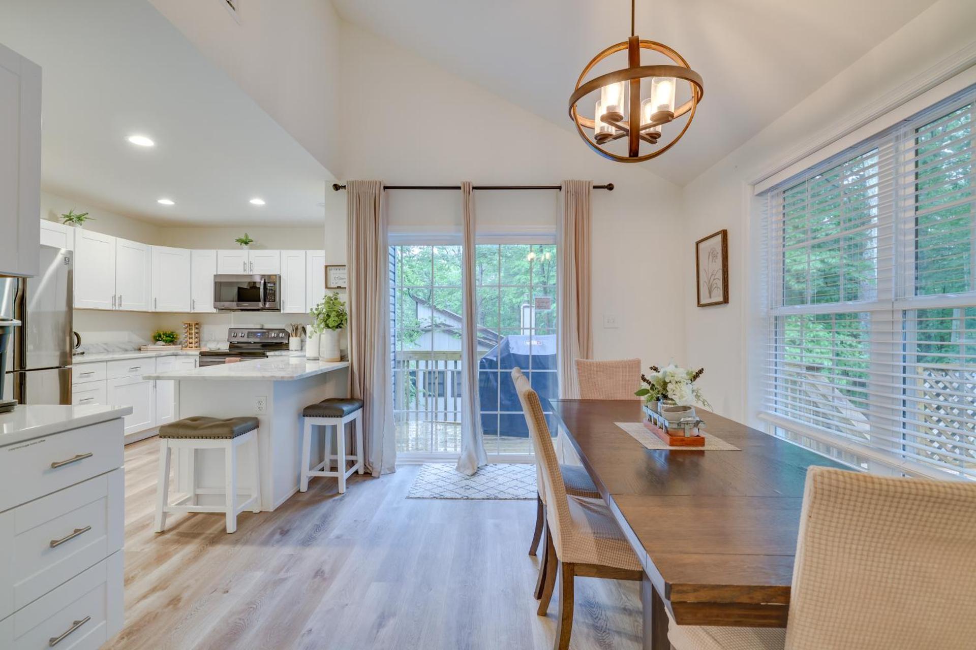 7 Mi to Camelback Mtn Chic Penn Estates Home