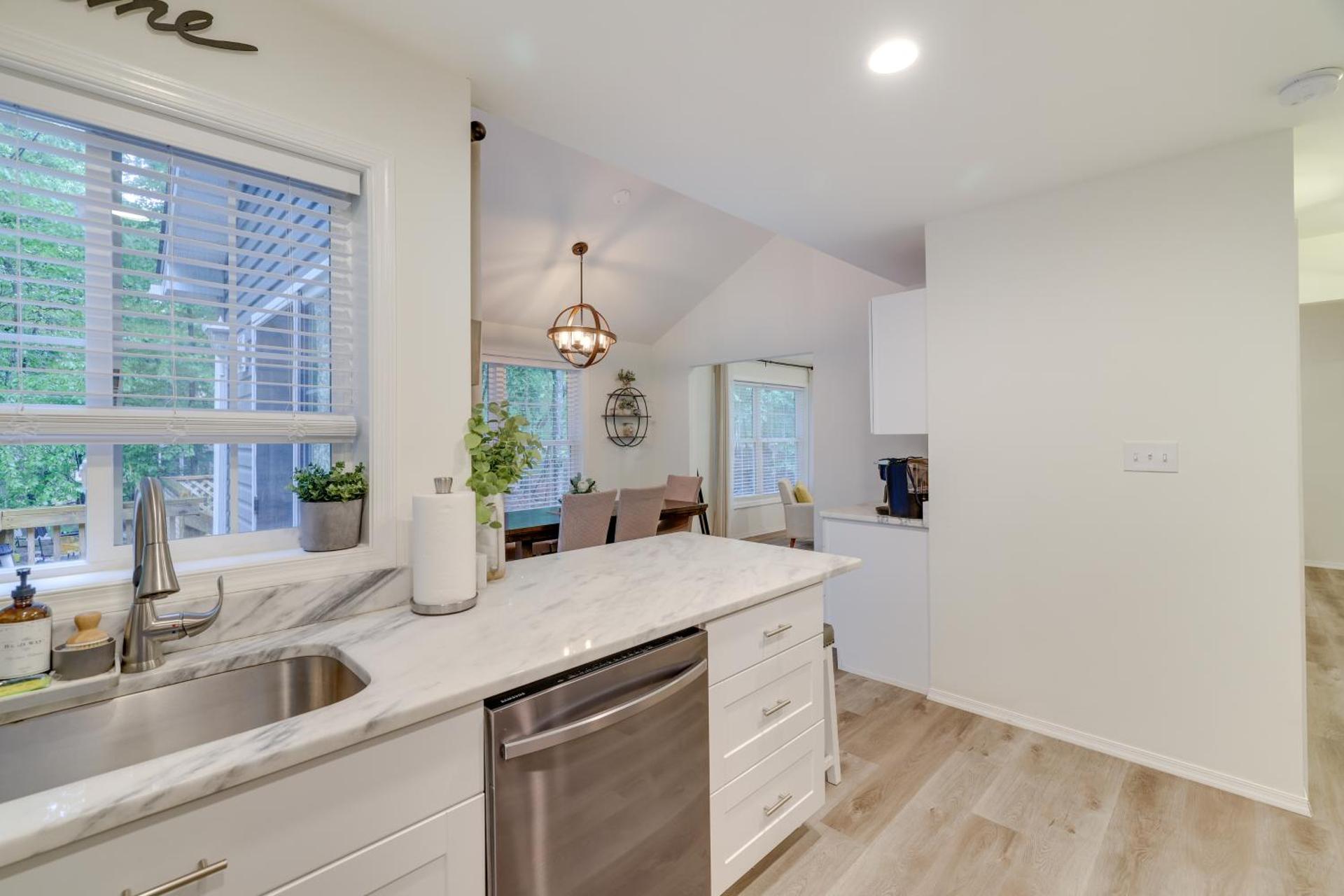 7 Mi to Camelback Mtn Chic Penn Estates Home