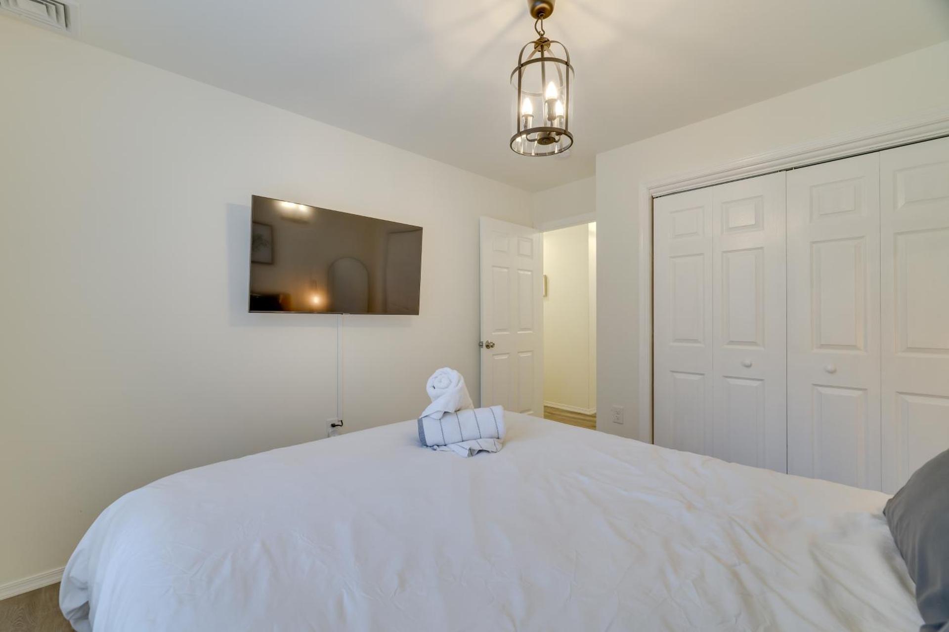 7 Mi to Camelback Mtn Chic Penn Estates Home