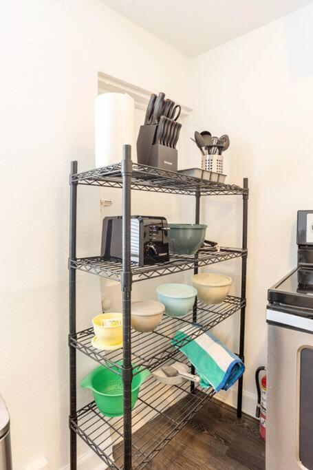 Lovely historic apt near Amelia Arena + Hyde Park